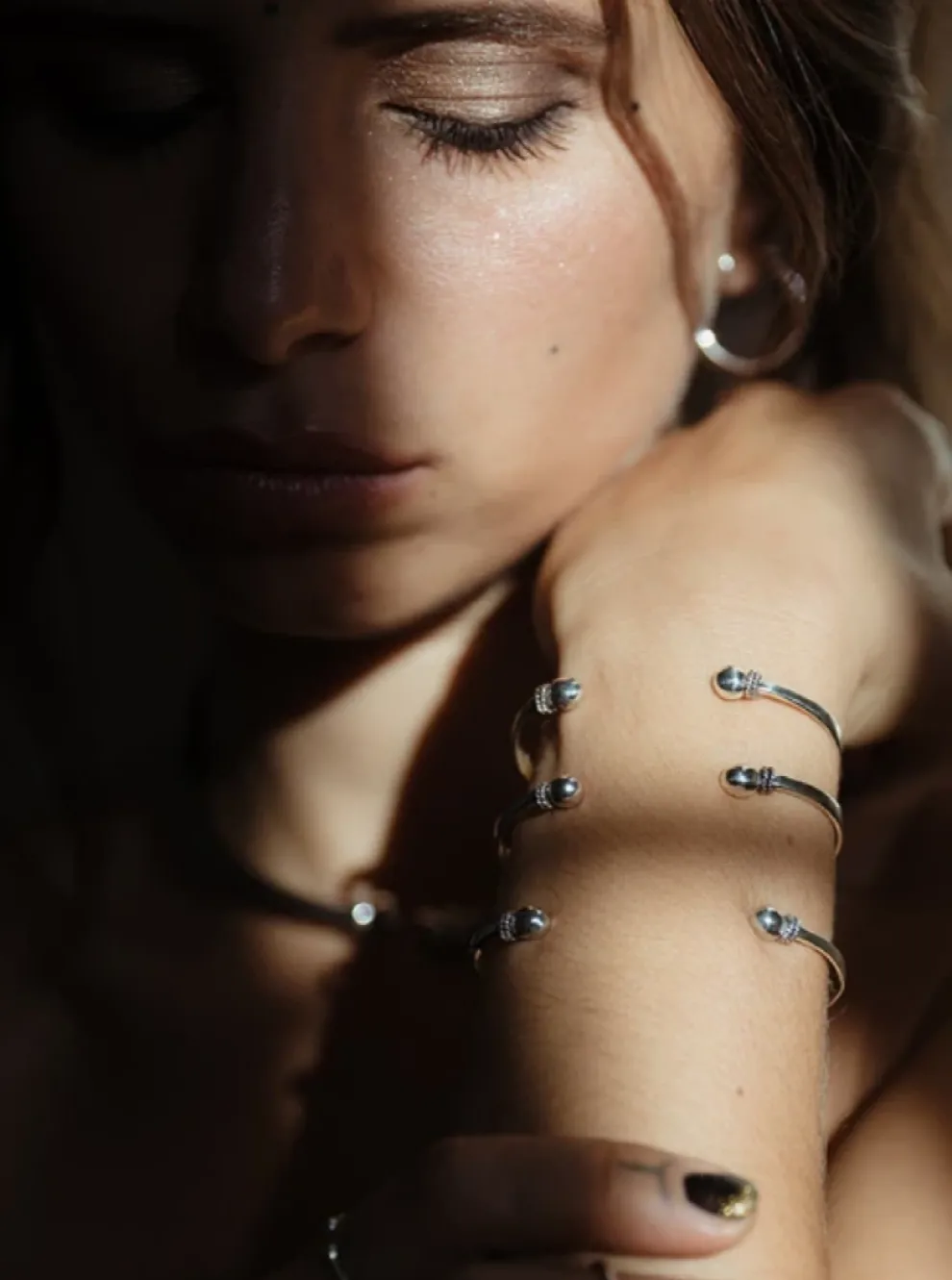 NOIR KALA Bracelet Open Dots