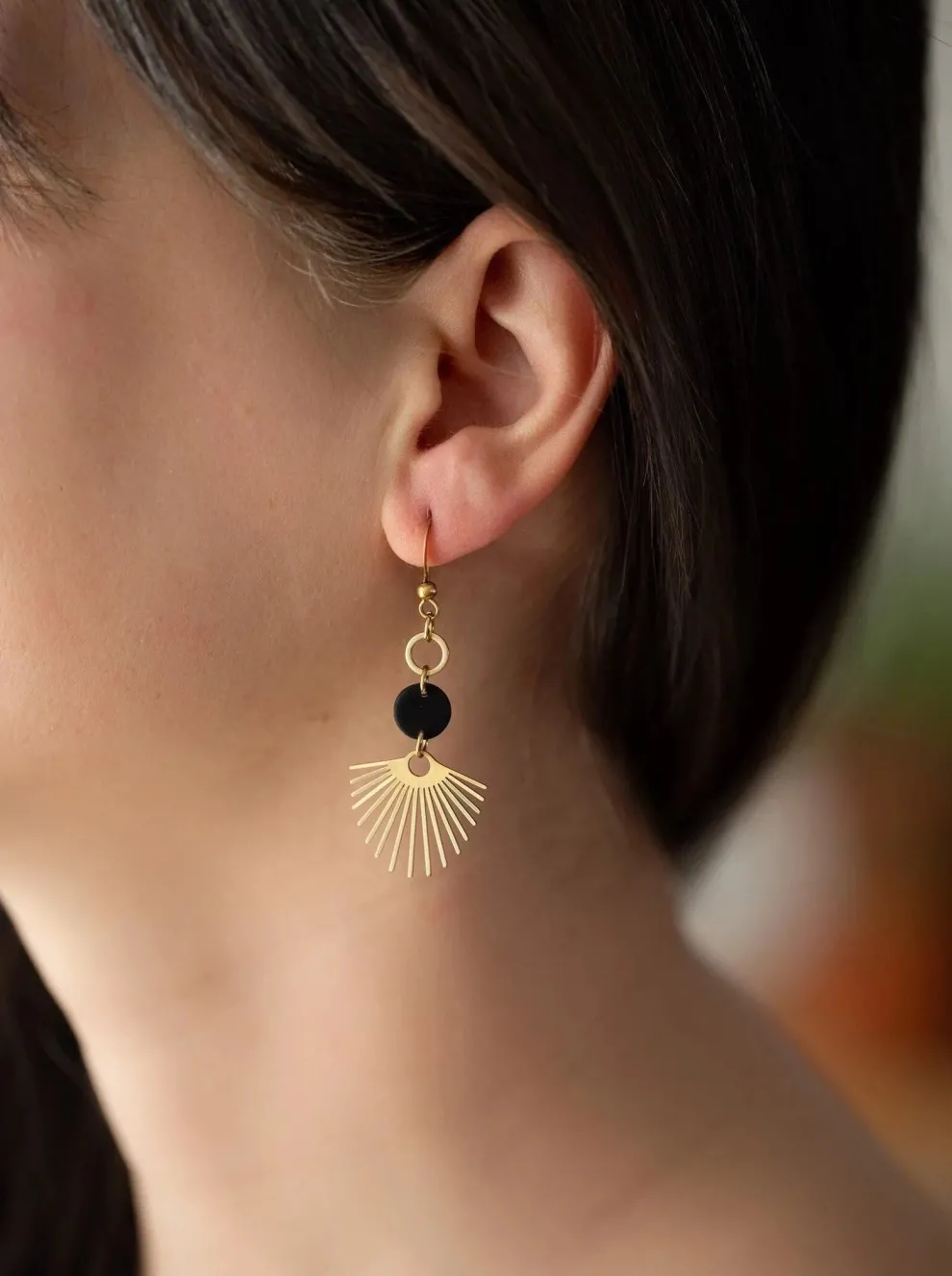 Naughty Women Fan Earrings - Black