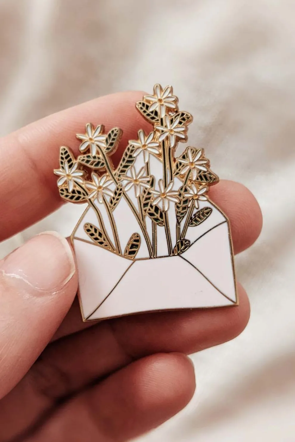 MIMI & AUGUST Pin - Flower Envelope