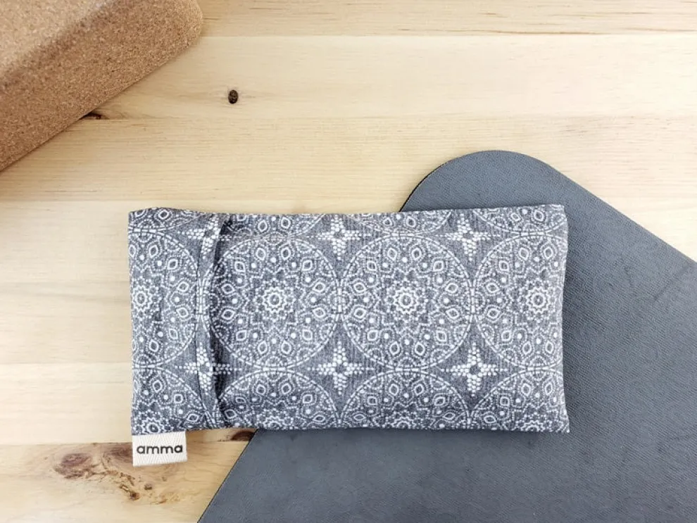 AMMA THERAPIE Heating Cushion for Shoulders - Hemp and Organic Cotton Sand