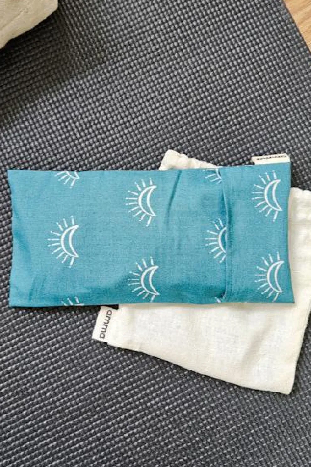 AMMA THERAPIE Heating Cushion for Shoulders - Hemp and Organic Cotton Sand